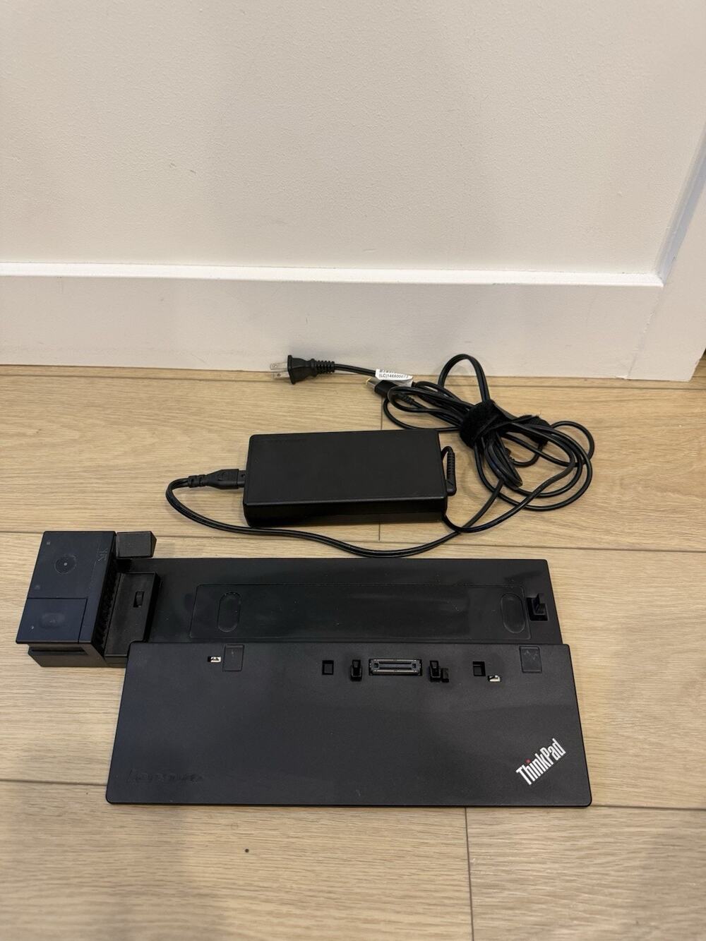 Lenovo ThinkPad Ultra Dock 40A2 Docking Station /w AC Power Adapter No Keys
